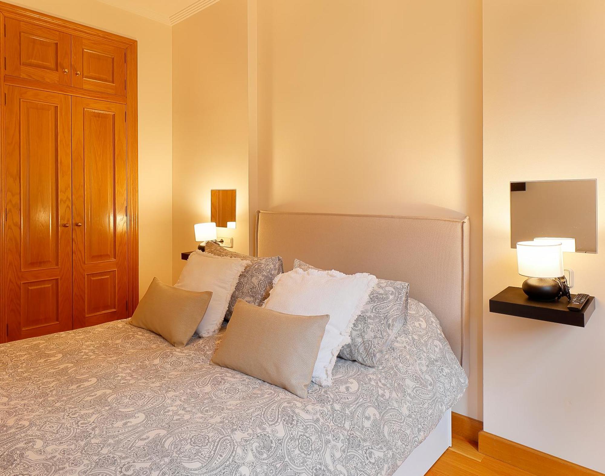 Casco Historico-Catedral Parking Incluido Apartment Oviedo Bagian luar foto